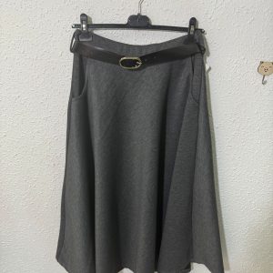 Falda Midi Negra Clásica